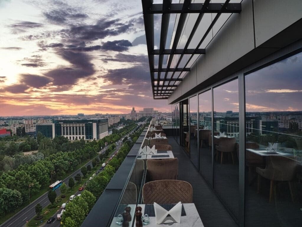 Готель Union Plaza Hotel 4*