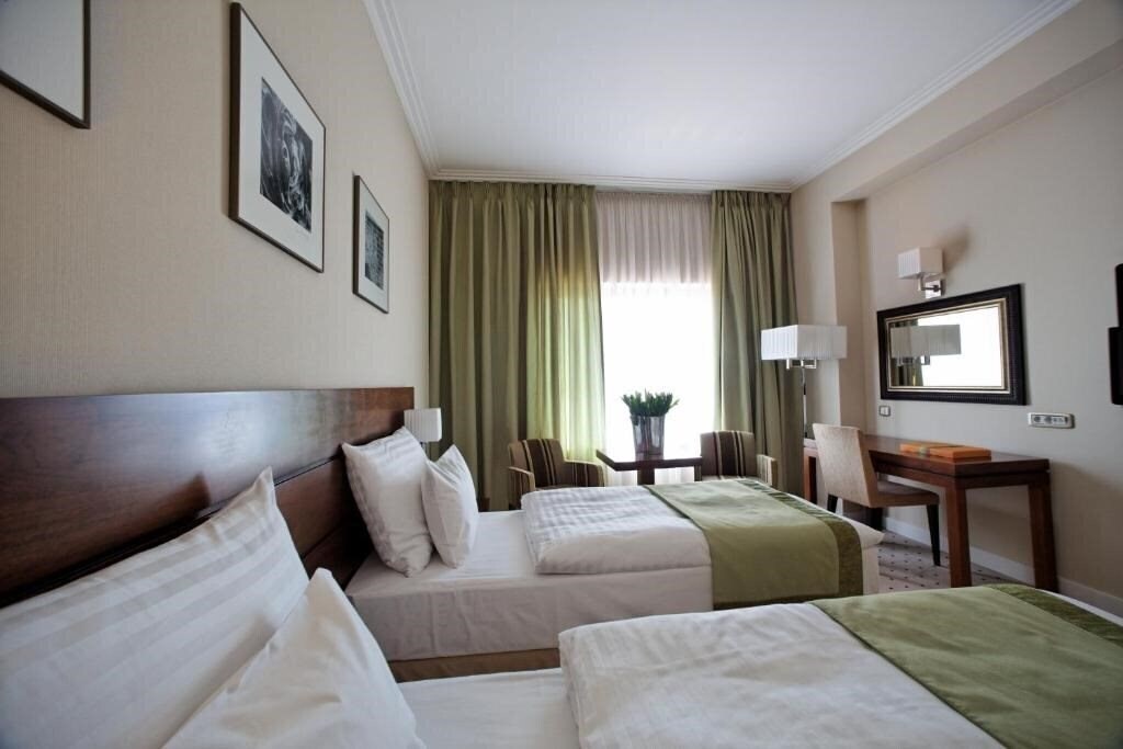 Фото Capital Plaza Hotel 4*