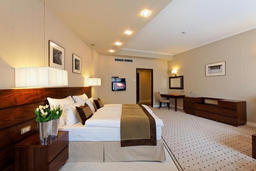 Изображение Capital Plaza Hotel 4*