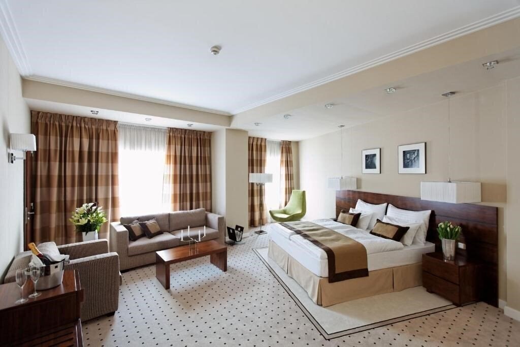 Картинка Capital Plaza Hotel 4*