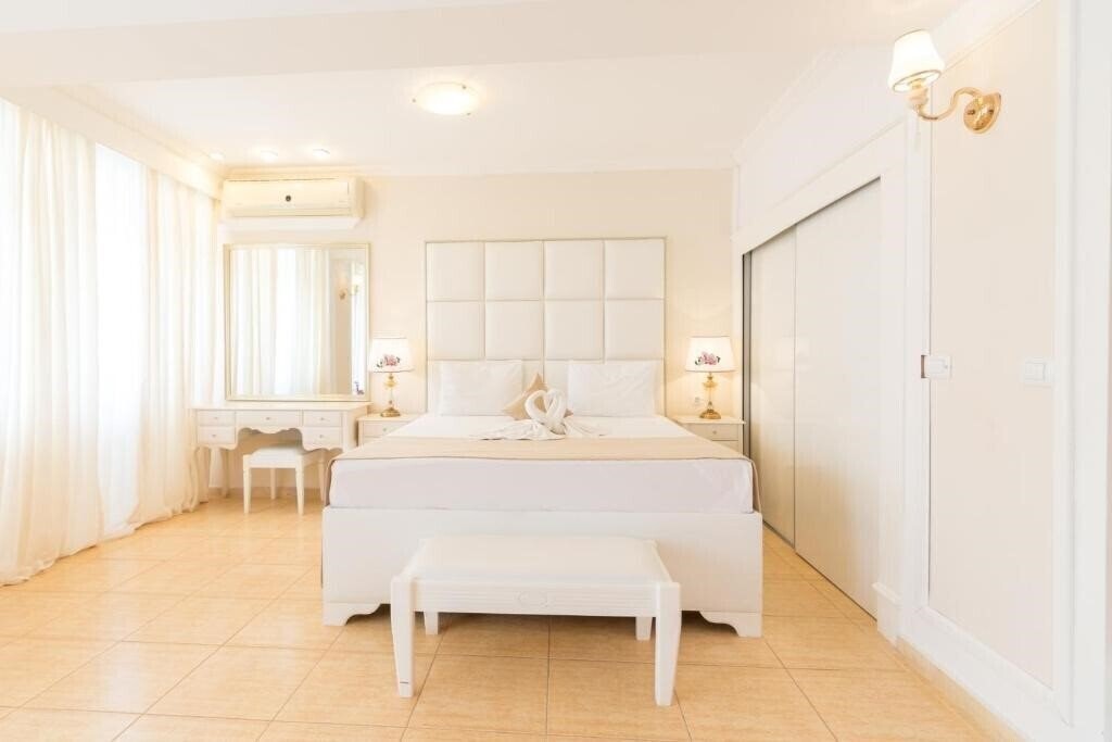 Картинка Phoenicia Holiday Resort 4*