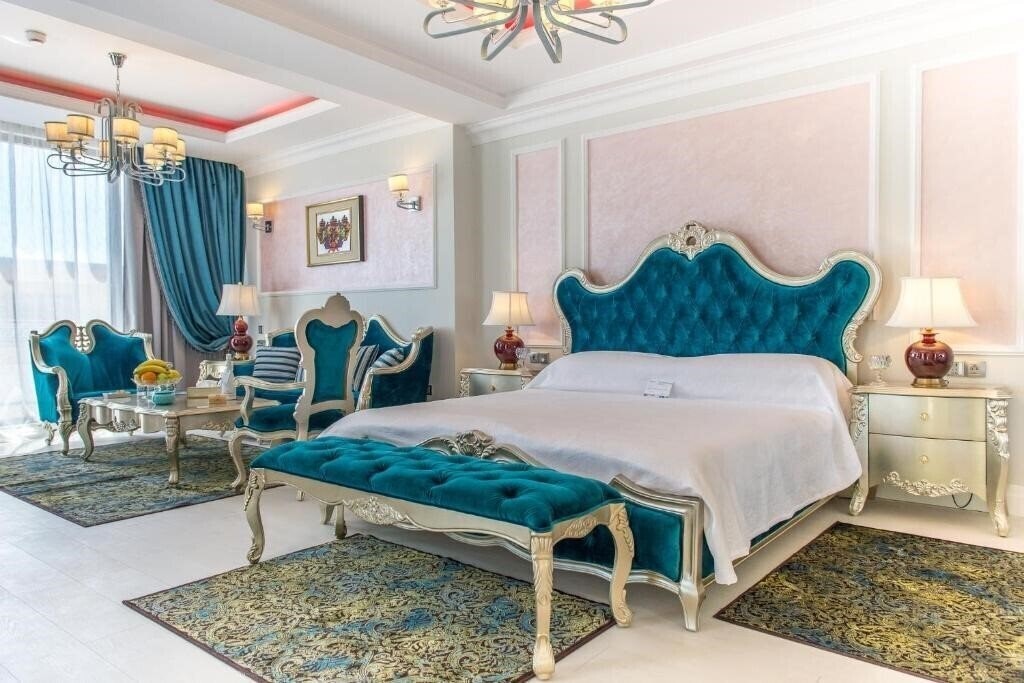 Готель Phoenicia Royal 5*