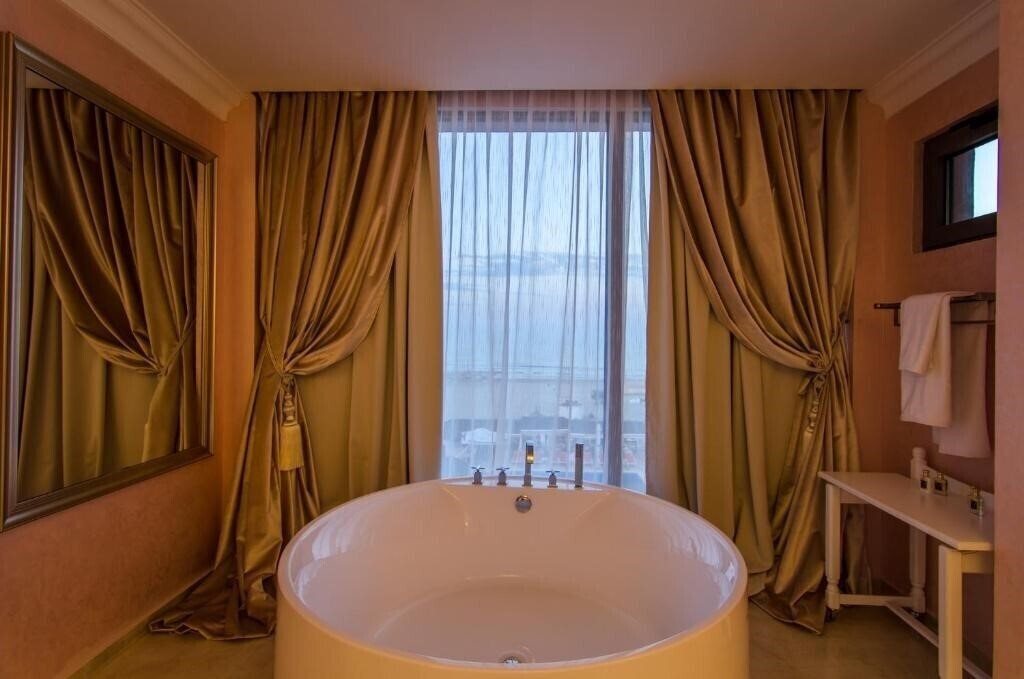 Фотографія Phoenicia Royal 5*