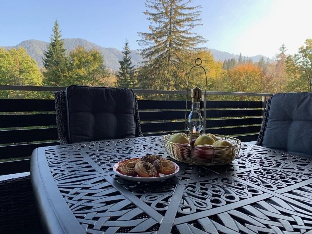 Отель Edelweiss Apartments 4*