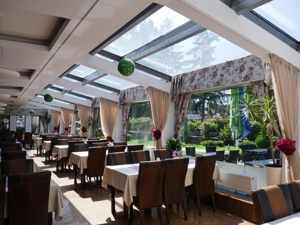 Фото Hotel Carpati 3*