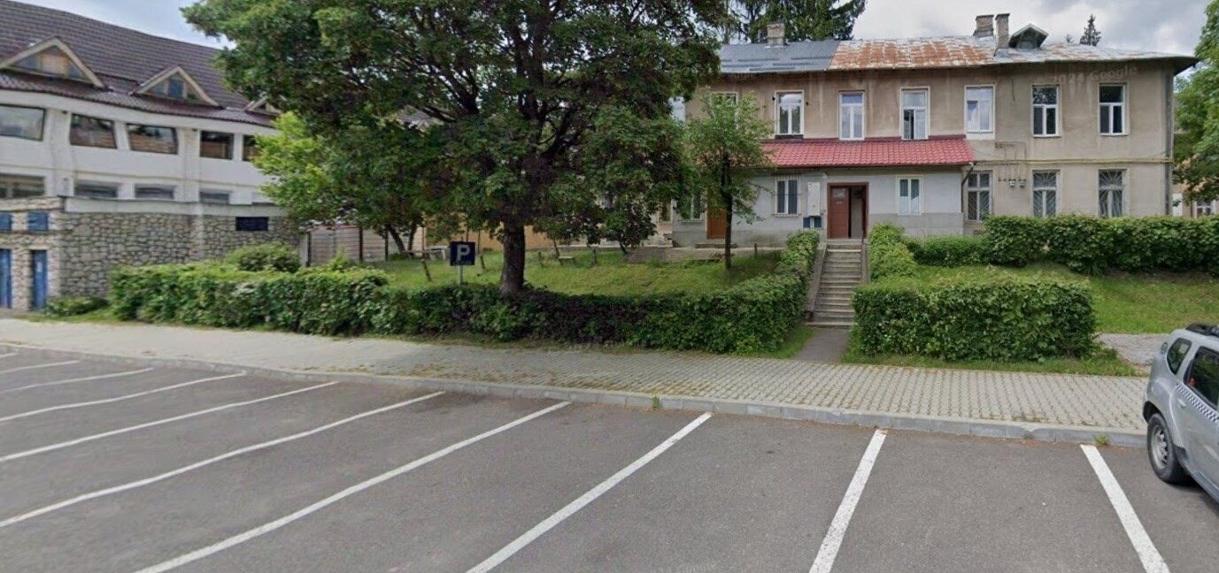 Отель LV Luxury Apart One Minute Away From Train Station 4*