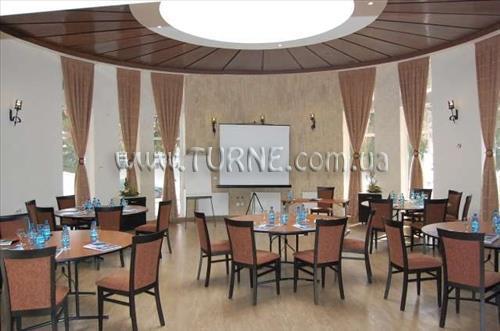 Зображення International 4*