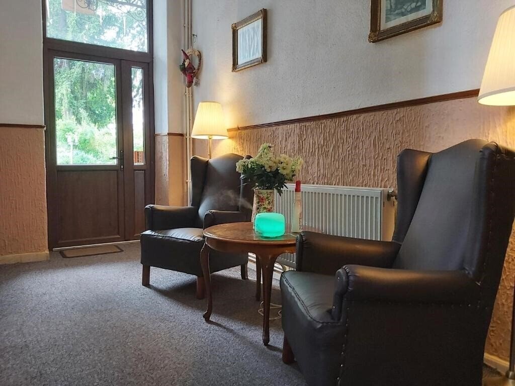 Готель Vila Micul Castel (ex. The Castle, Micul Castel Sinaia) 3*