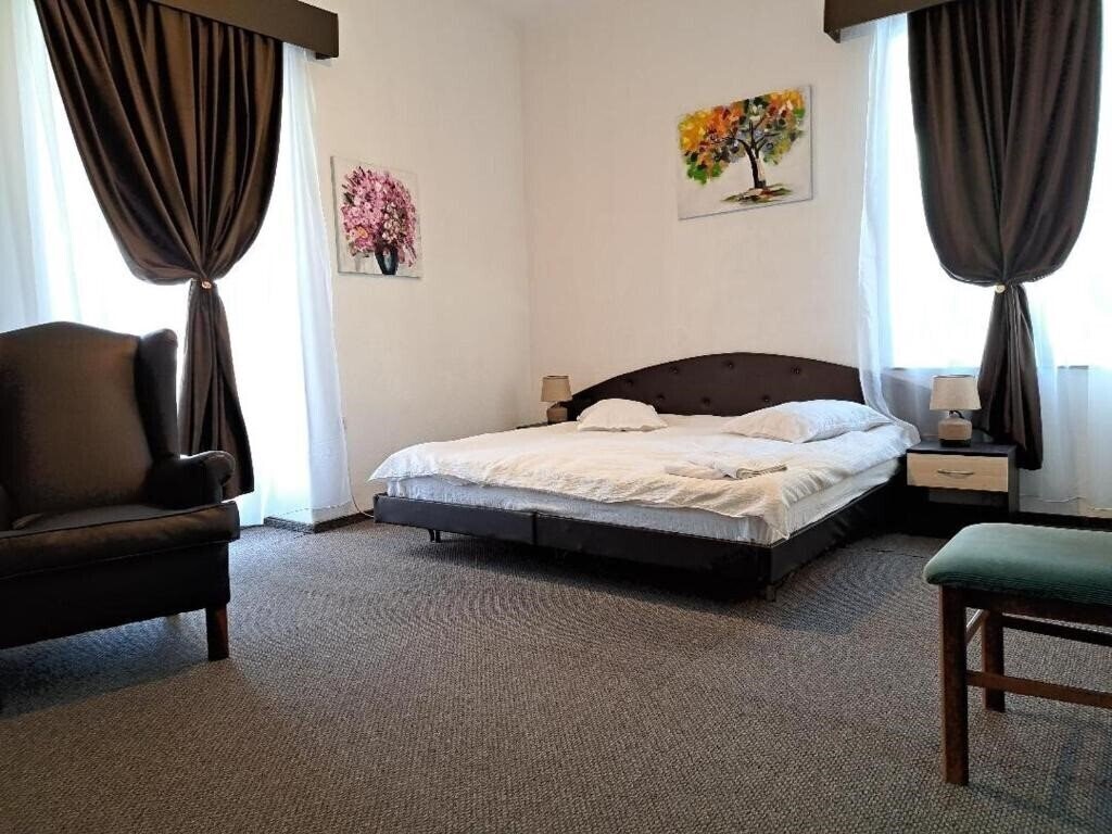 Фотографія Vila Micul Castel (ex. The Castle, Micul Castel Sinaia) 3*