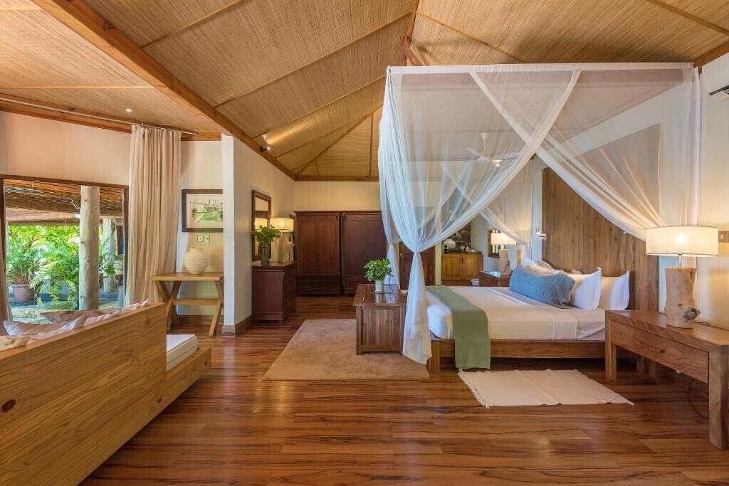 Фото Denis Private Island 4*