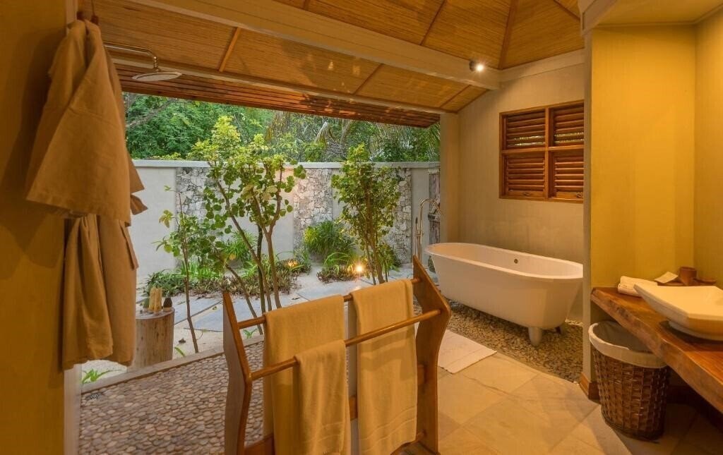 Фотография Denis Private Island 4*