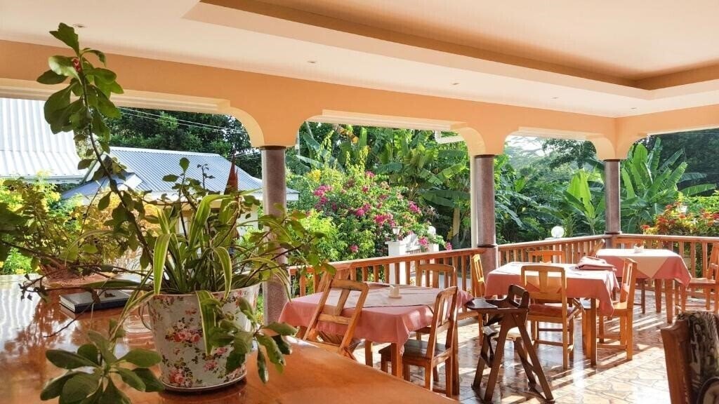 Фото Bernique Guesthouse 3*