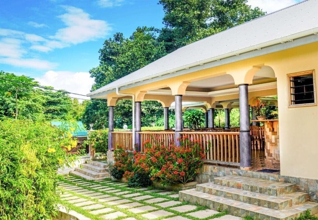 Готель Bernique Guesthouse 3*