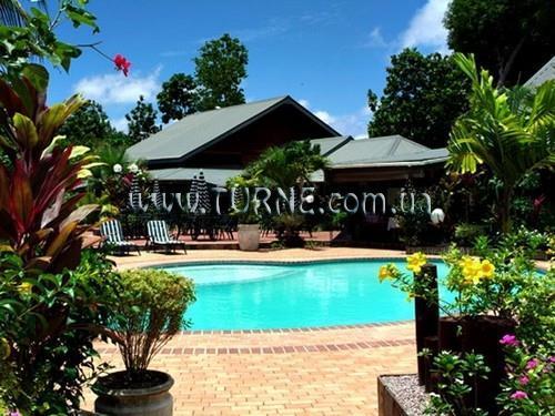 Готель Chateau St Cloud 3*