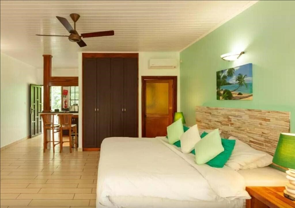 Картинка La Digue Self-Catering Apartments 3*