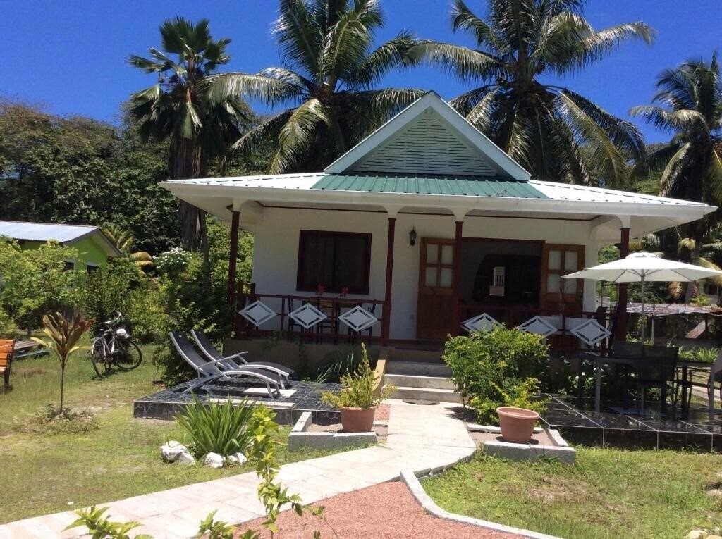 Отель Agnes Cottage 3*