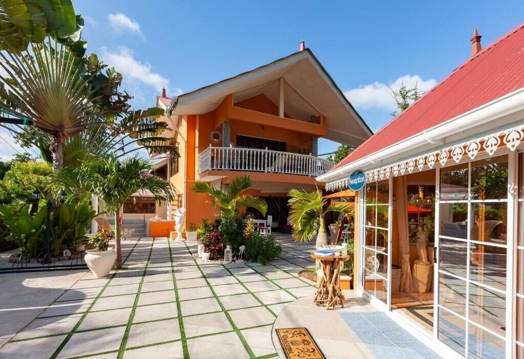 Отель Oceane Self Catering 3*