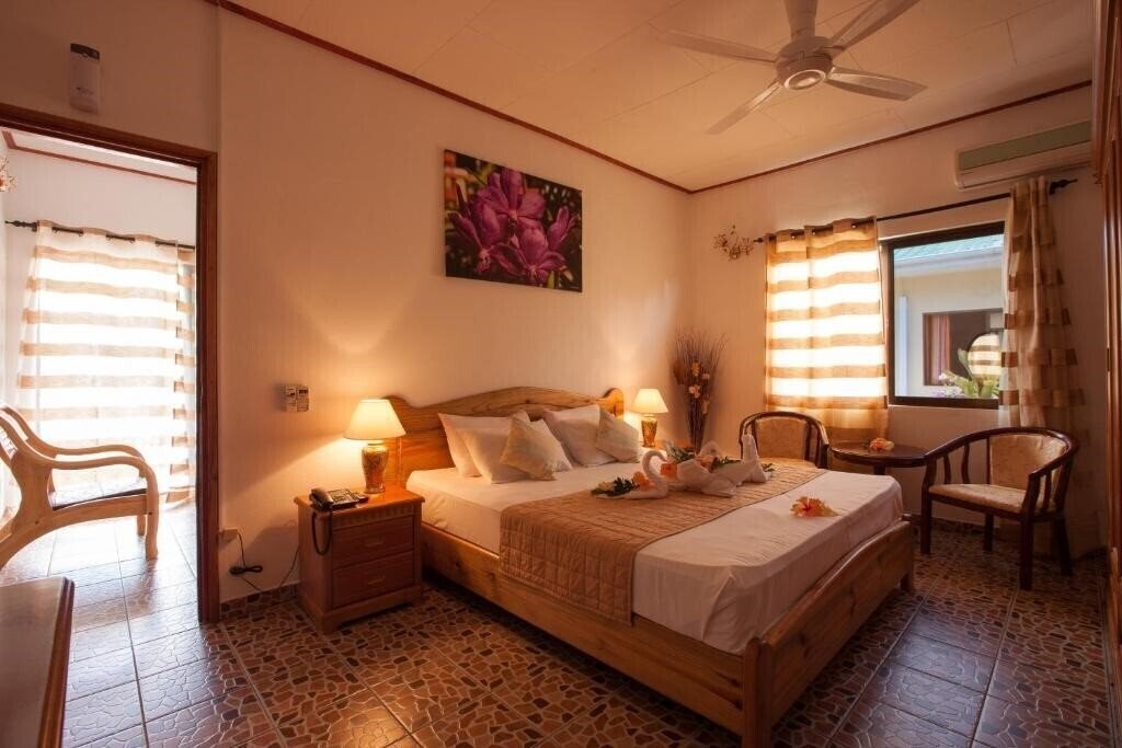 Картинка Orchid Self Catering Apartment 3*