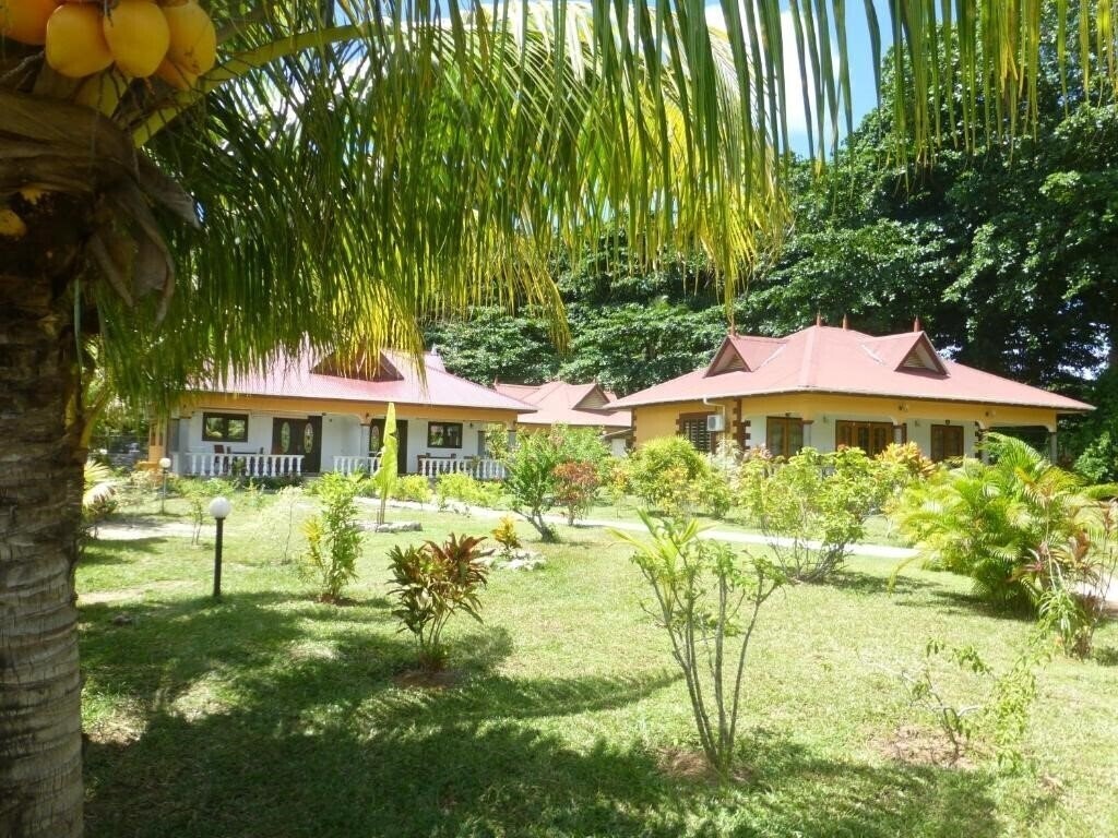 Готель Zerof Self Catering Apartments 3*