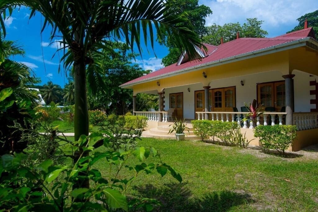 Отель Zerof Self Catering Apartments 3*