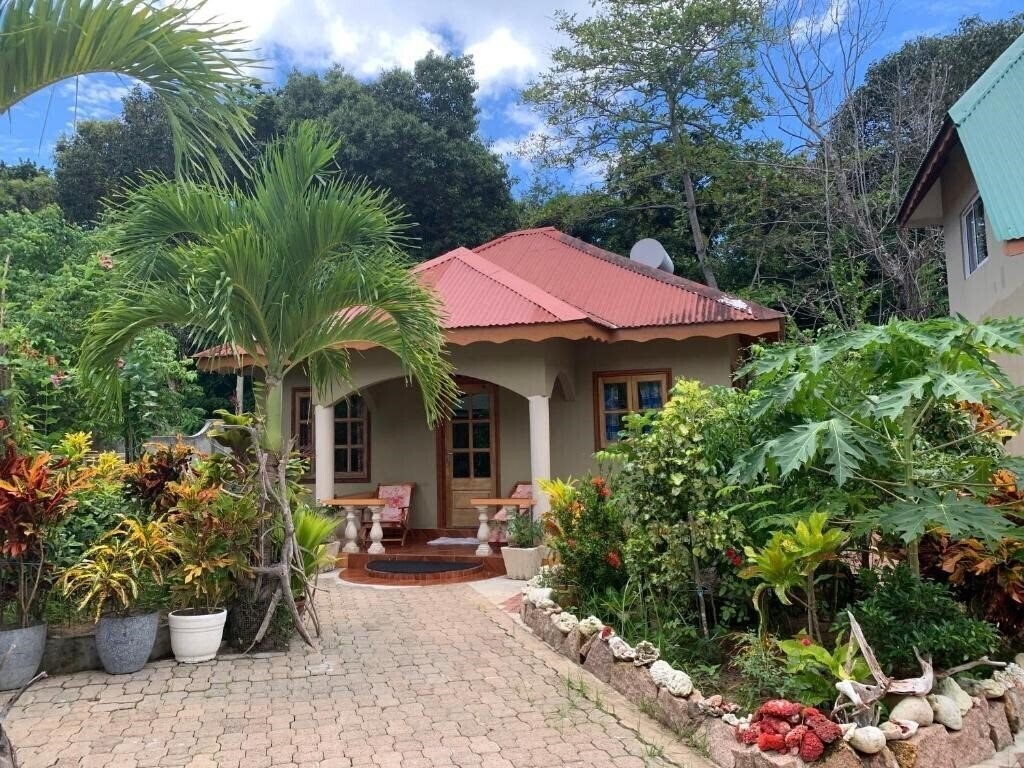Отель Island Bungalow 3*