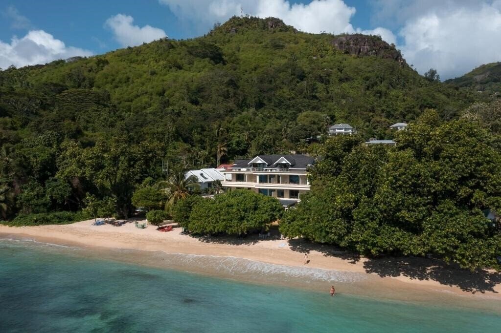 Готель Crown Beach Hotel 4*