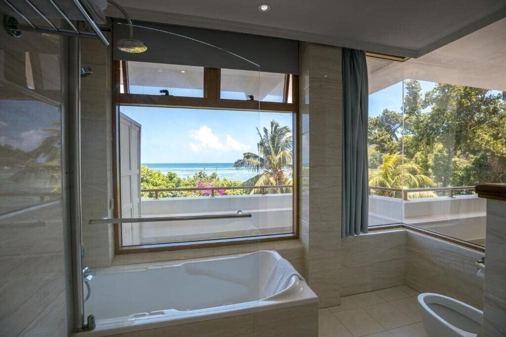 Фото Crown Beach Hotel 4*