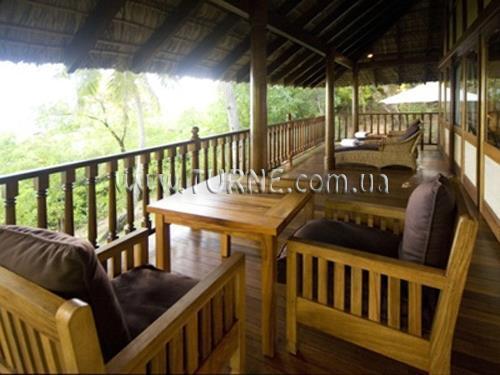 Готель Cerf Island Resort 4*