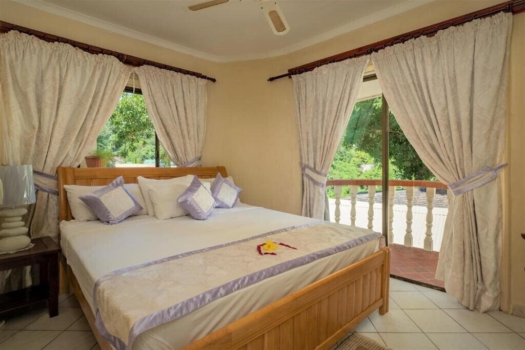Фото Carana Hilltop Villa 3*