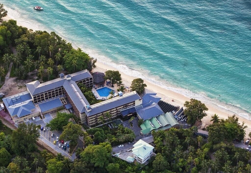 Готель Coral Strand Hotel 4*