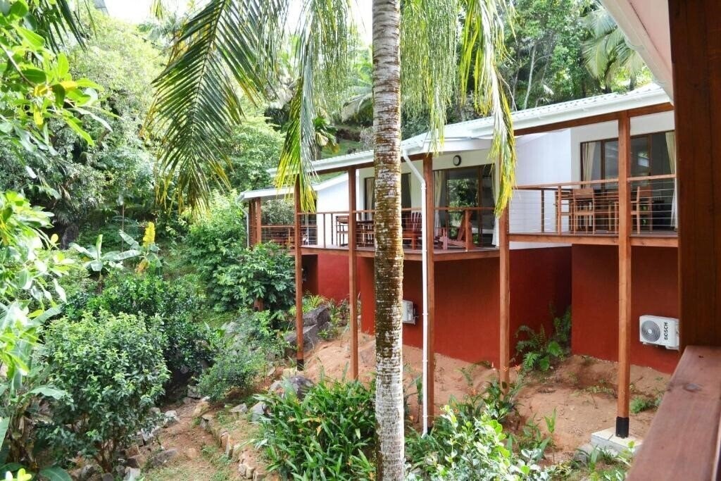 Отель Cashew Nut Grove Chalets 4*