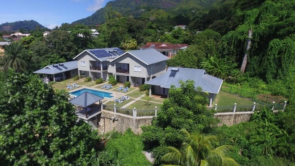 Отель Bambous River Lodge 4*
