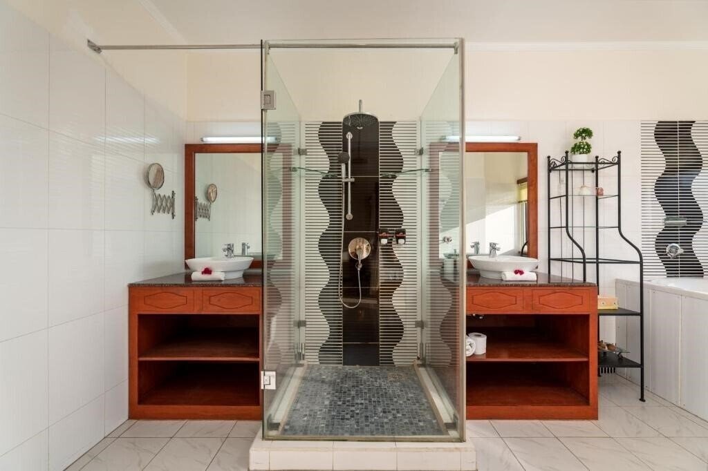 Фото Glacis Heights Villa 3*