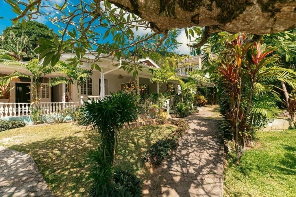 Фото Beau Vallon Bungalows 3*