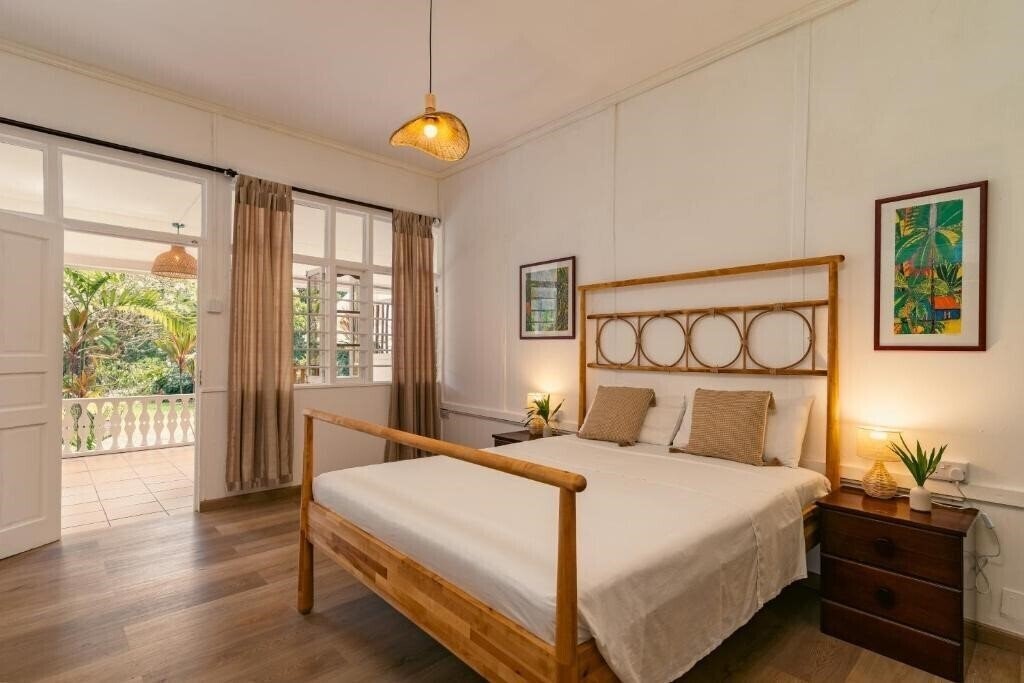 Фотографія Beau Vallon Bungalows 3*