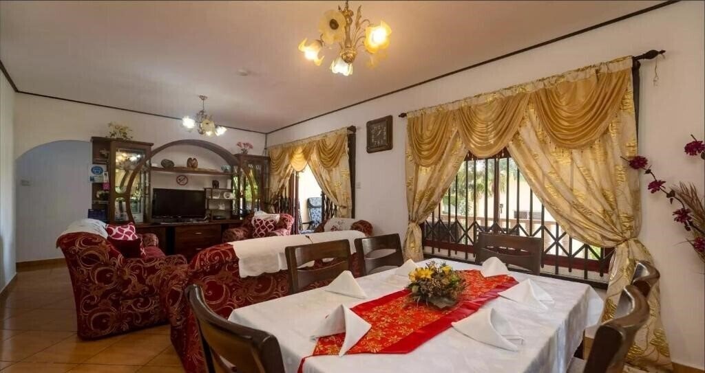 Фото Chez Benoit Self Catering 3*