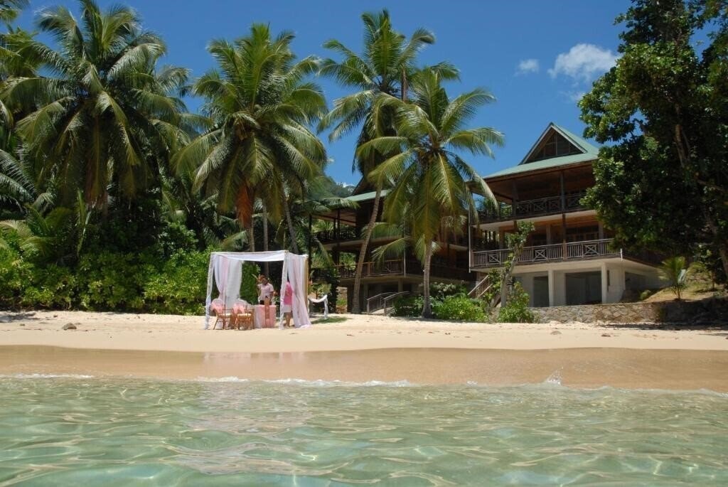 Отель Lilot Beach Chalets 4*
