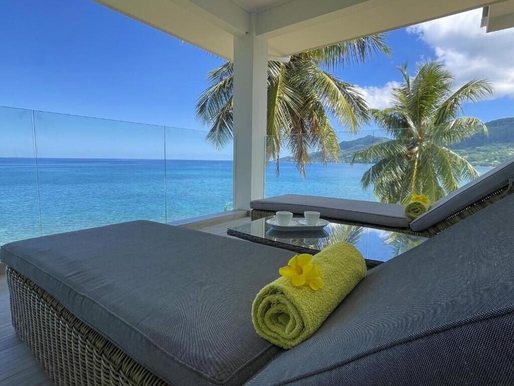 Изображение Vallonend Beachfront Villa With Excellent View 4*