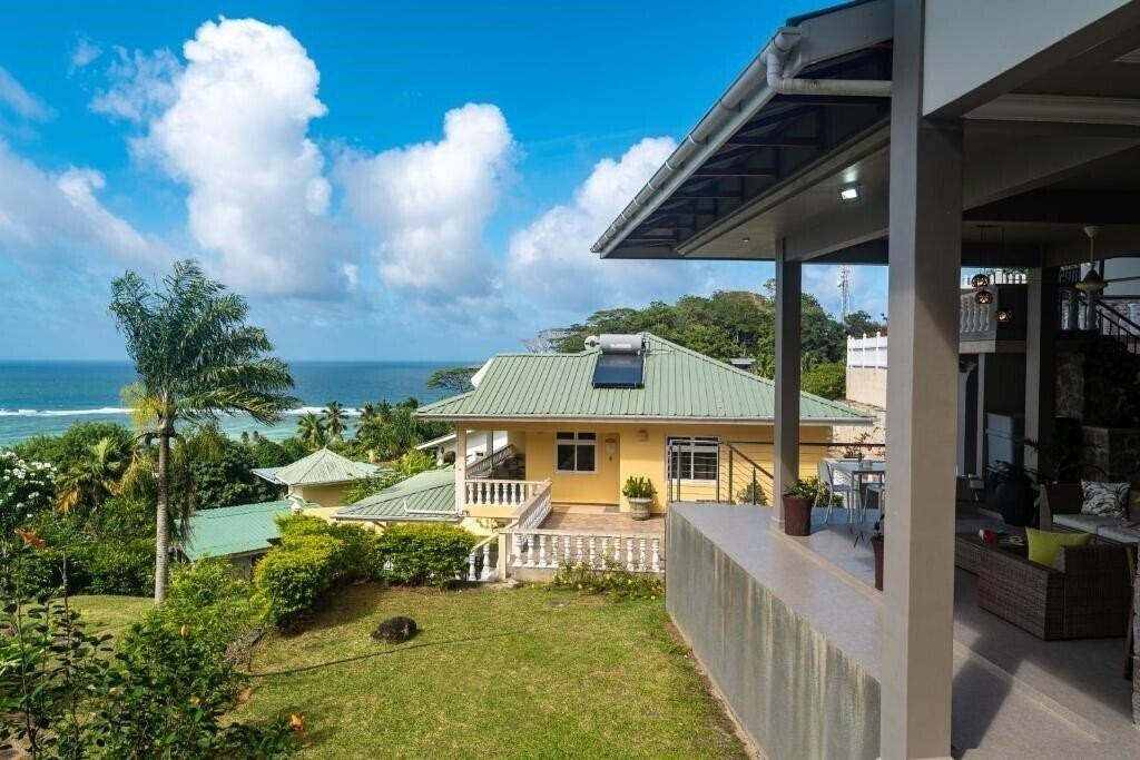 Отель East Horizon Self Catering 3*