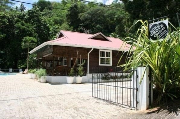 Готель Kokogrove Chalets 3*