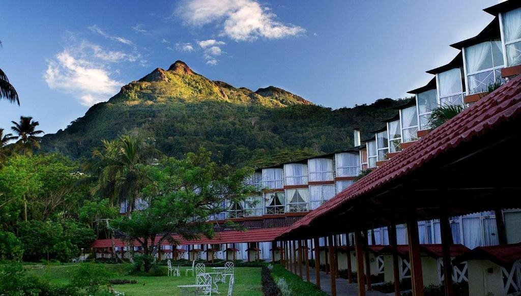 Готель Berjaya Beau Vallon Bay 3*