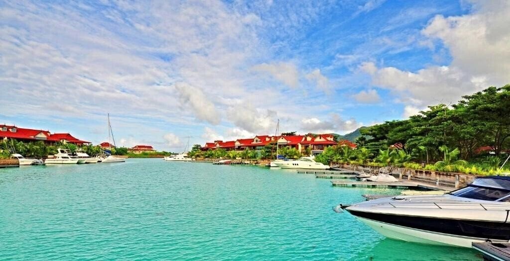 Отель Eden Island, Beach Front, Luxury, 3 Bed Ensuite, Wifi 3*