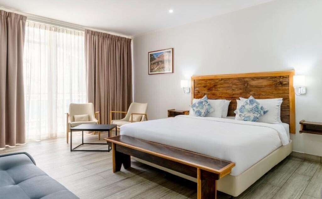 Отель Voila Beau Vallon 3*
