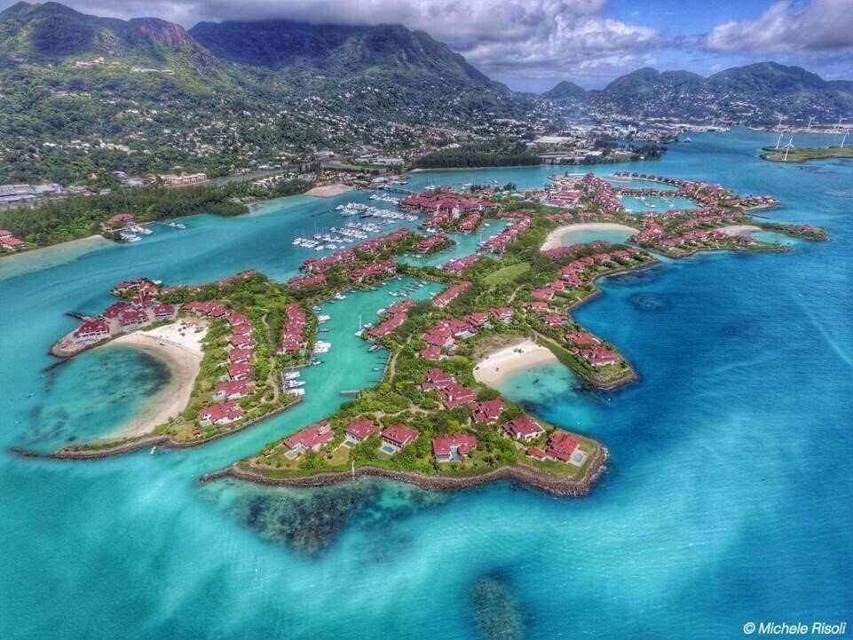 Отель Eden Island Luxury Accommodation 4*