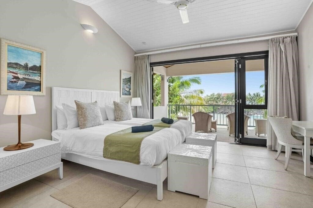 Фото Eden Island Luxury Accommodation 4*