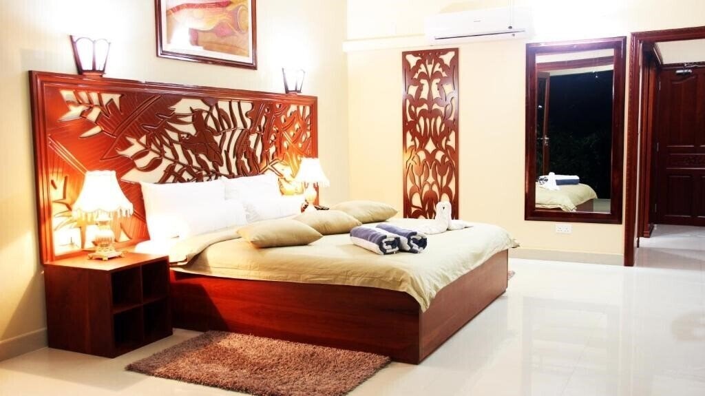 Отель Pirogue Lodge 3*