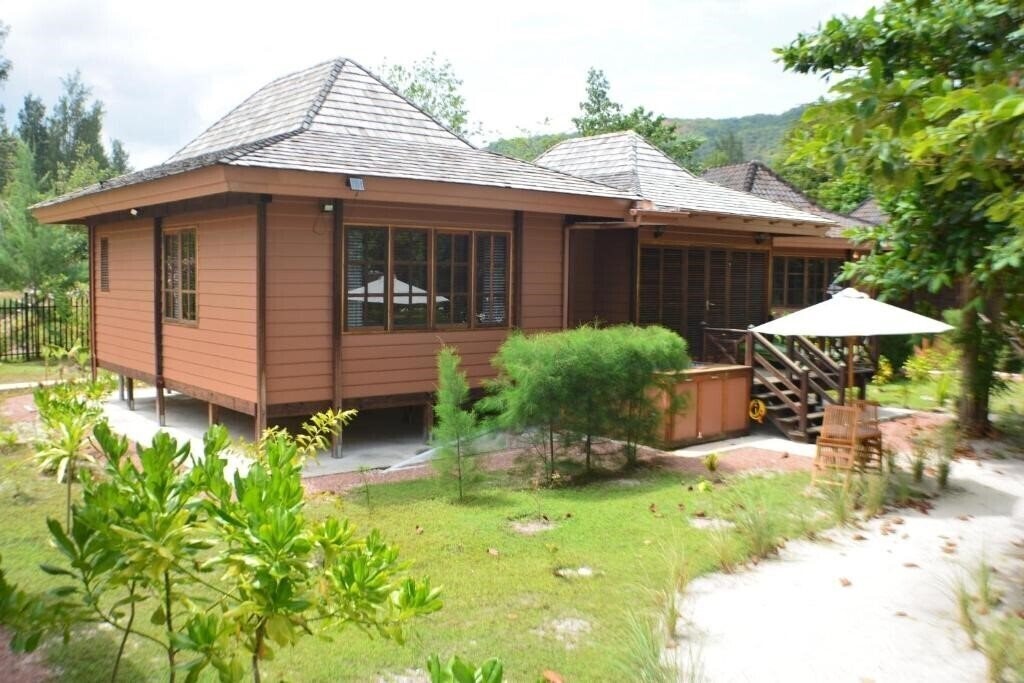 Картинка Heliconia Grove 1*