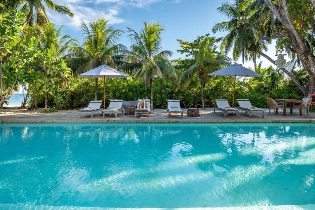 Отель Bliss Hotel Praslin 3*