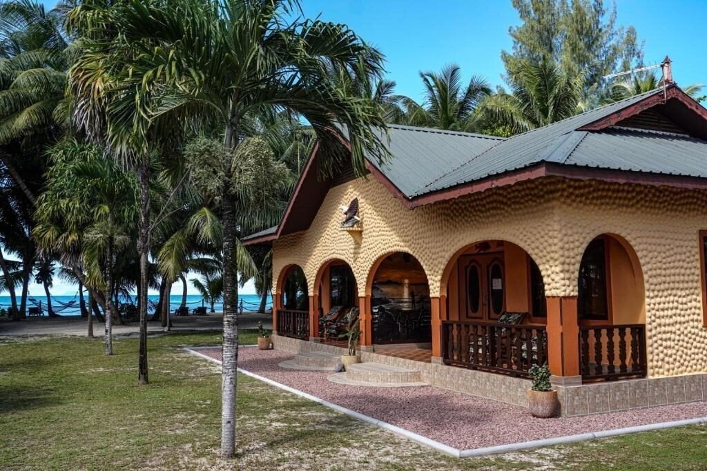 Фотографія Anse Kerlan Beach Chalet 3*