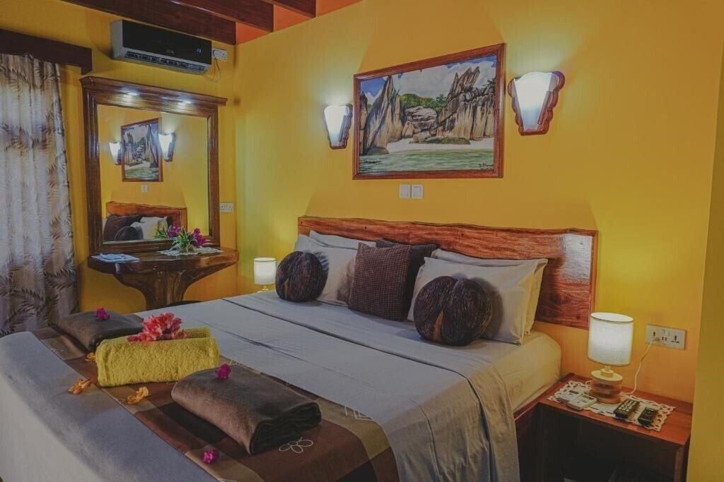 Фото Anse Kerlan Beach Chalet 3*